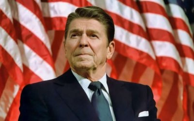 2/8/1982 President Reagan at a rally for Senator David Durenberger in Minneapolis Minnesota